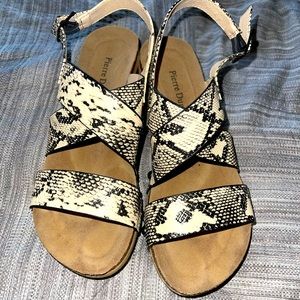 Pierre Dumas Snake print wedges